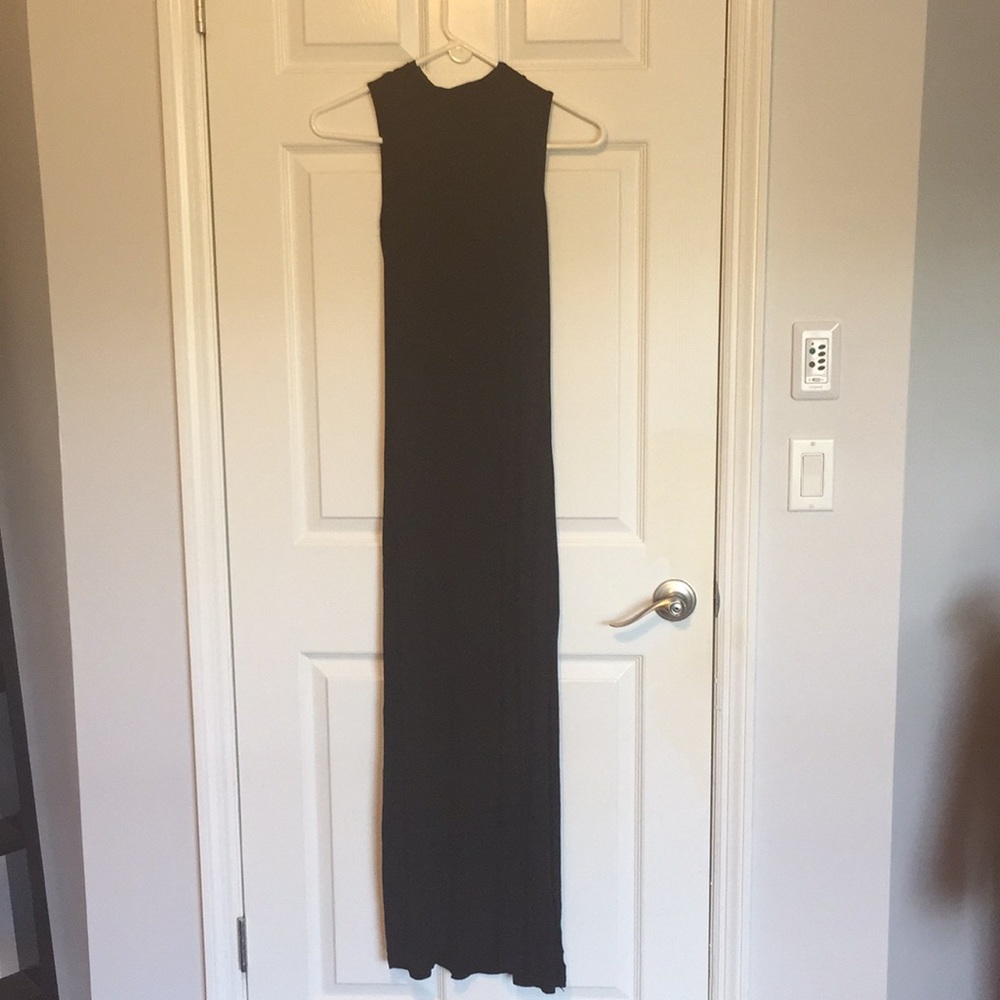 Black keyhole maxi dress